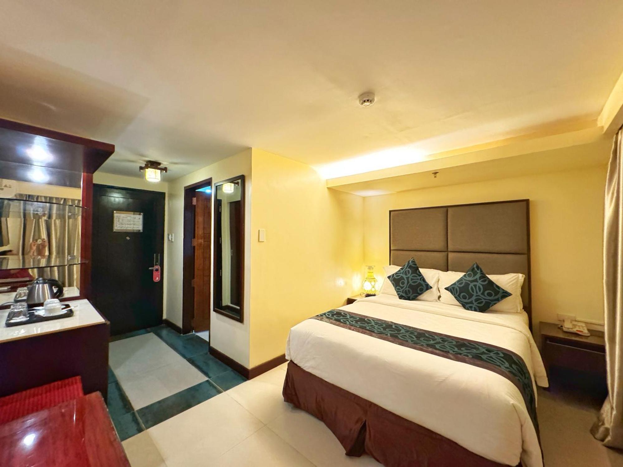 Golden Phoenix Hotel Boracay Manoc-Manoc Экстерьер фото